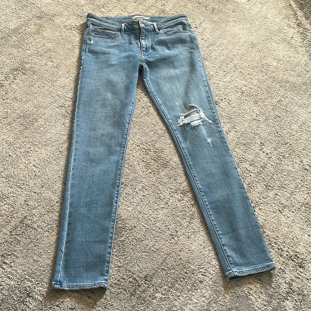 Ladies Levi’s Strauss & Co red tag light blue distressed 711 skinny jeans Sz 29
